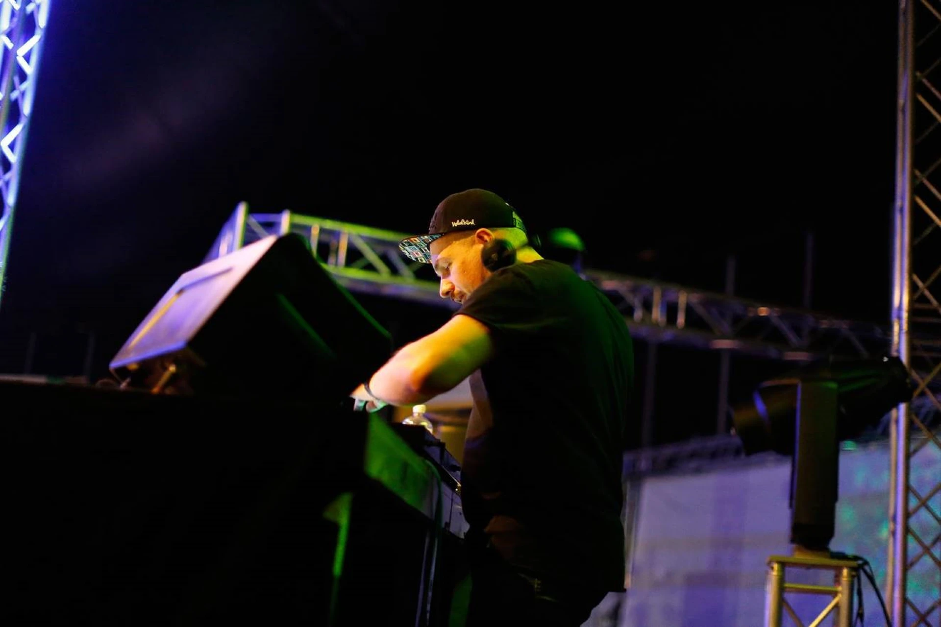DJs